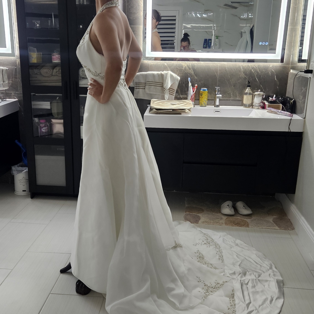 Elegant White Wedding Dress